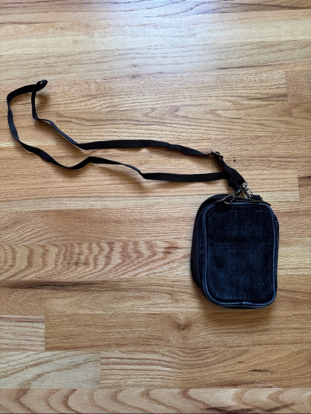 Y2K Bongo Crossbody Bag with Adjustable Strap - Picture 4 of 4
